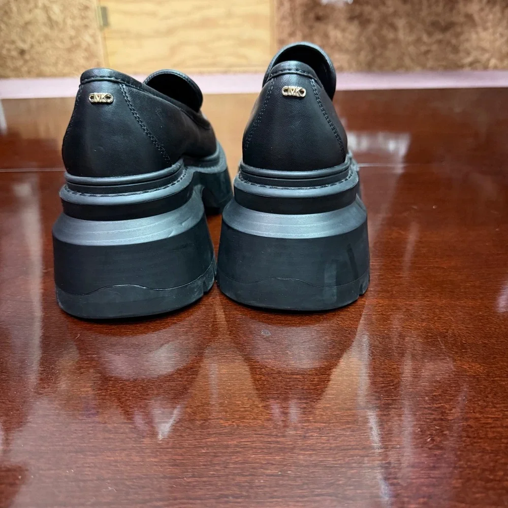 Michael Kors Shiloh Loafer Black Leather Eyelet Platform Lug Sole 6B HF24-20